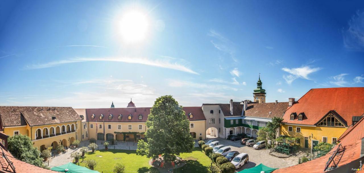 Hotel Althof Retz Exterior photo